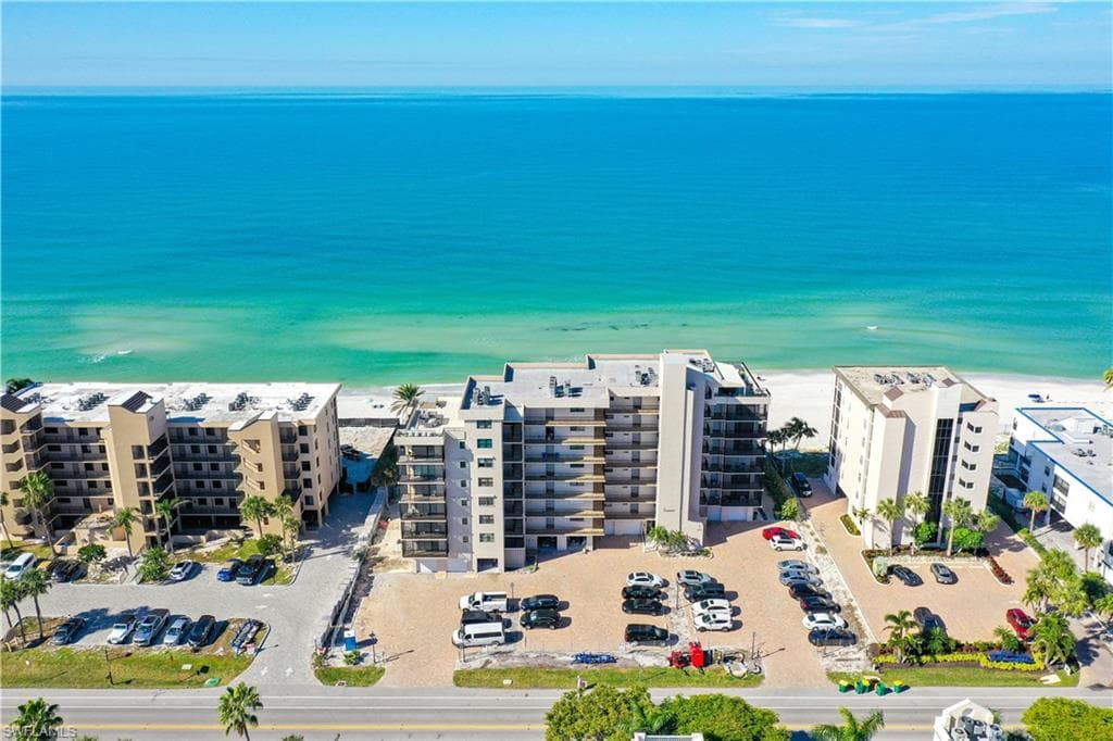 9375 Gulf Shore DR 304 NAPLES, FL 34108