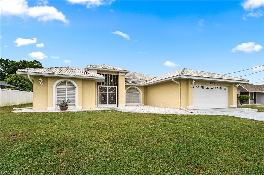 3918 SE 9th CT CAPE CORAL, FL 33904