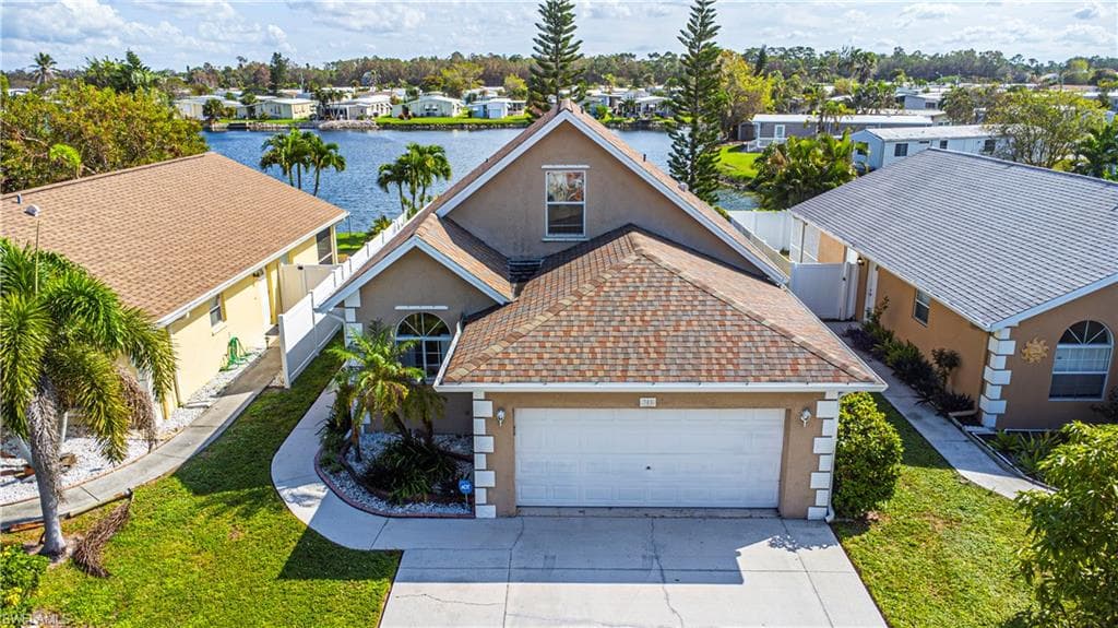 385 Leawood CIR NAPLES, FL 34104