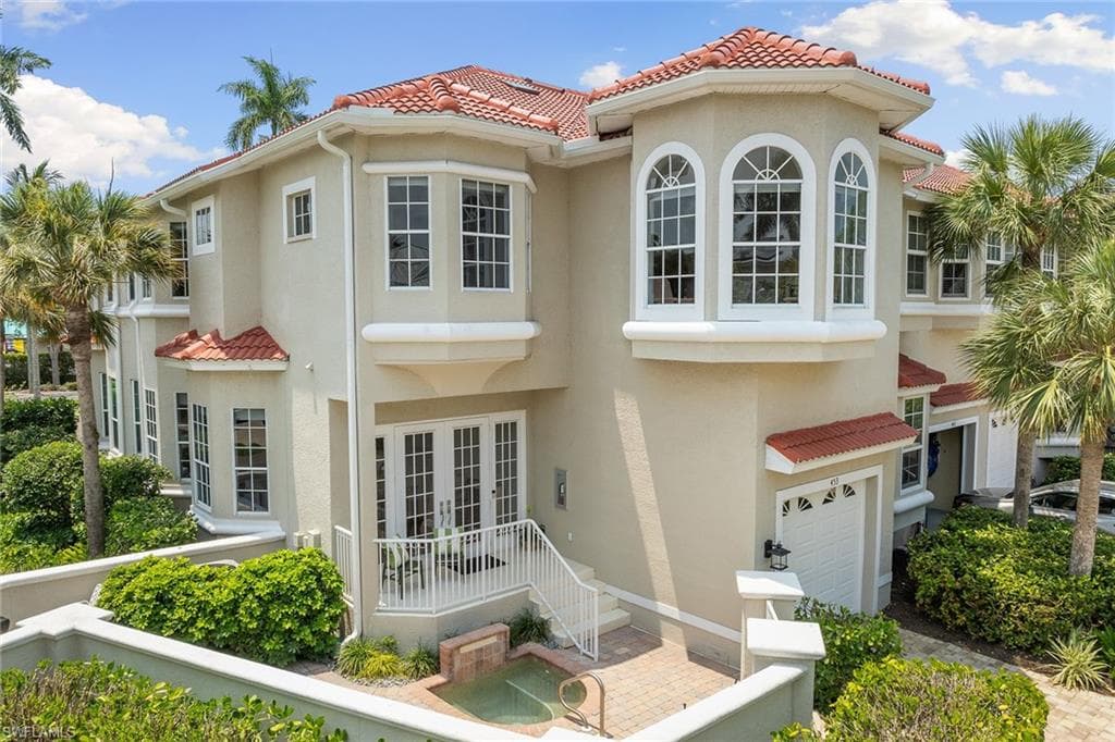 453 8th AVE S 106 NAPLES, FL 34102