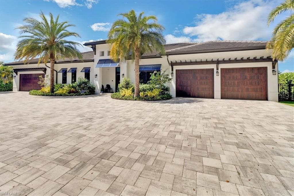 1425 Crayton RD NAPLES, FL 34102