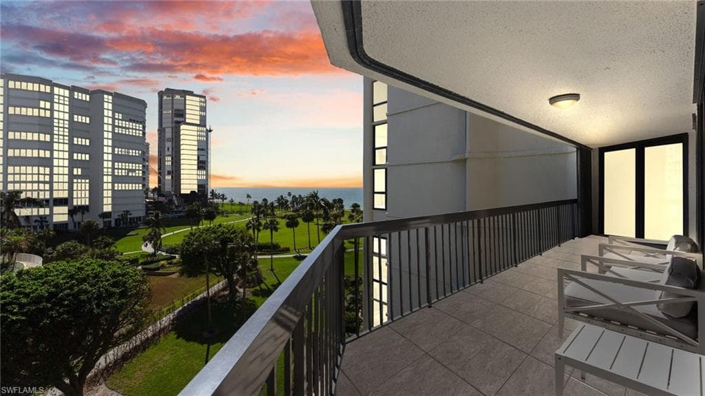 4551 Gulf Shore BLVD N 606 NAPLES, FL 34103