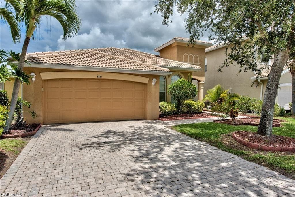 8310 Laurel Lakes WAY NAPLES, FL 34119