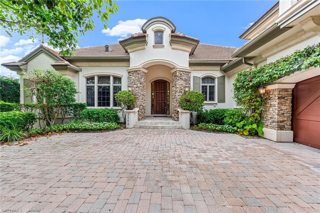 2560 Half Moon WALK NAPLES, FL 34102