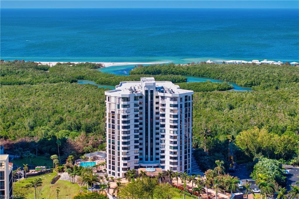 6075 Pelican Bay BLVD 1106 NAPLES, FL 34108