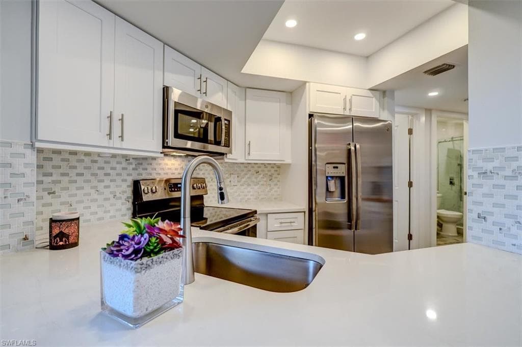 9623 Eaton Gardens LN 101 FORT MYERS, FL 33919