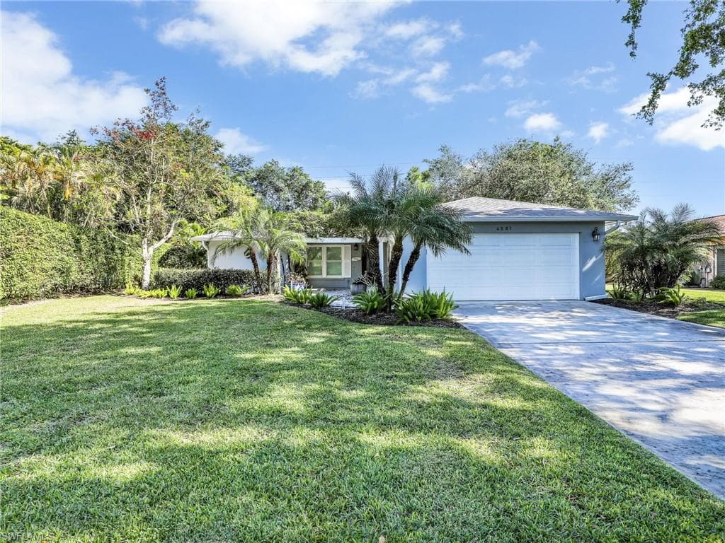 4581 Lakewood BLVD NAPLES, FL 34112