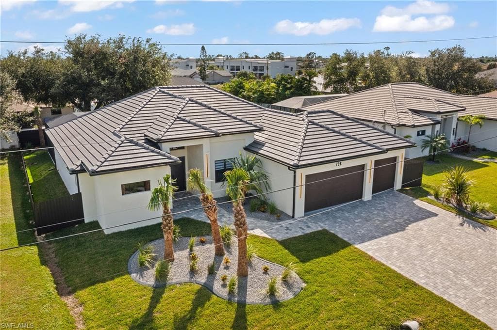 728 SW 8th TER CAPE CORAL, FL 33991
