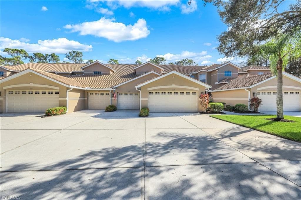 8575 Danbury BLVD E 7-104 NAPLES, FL 34120