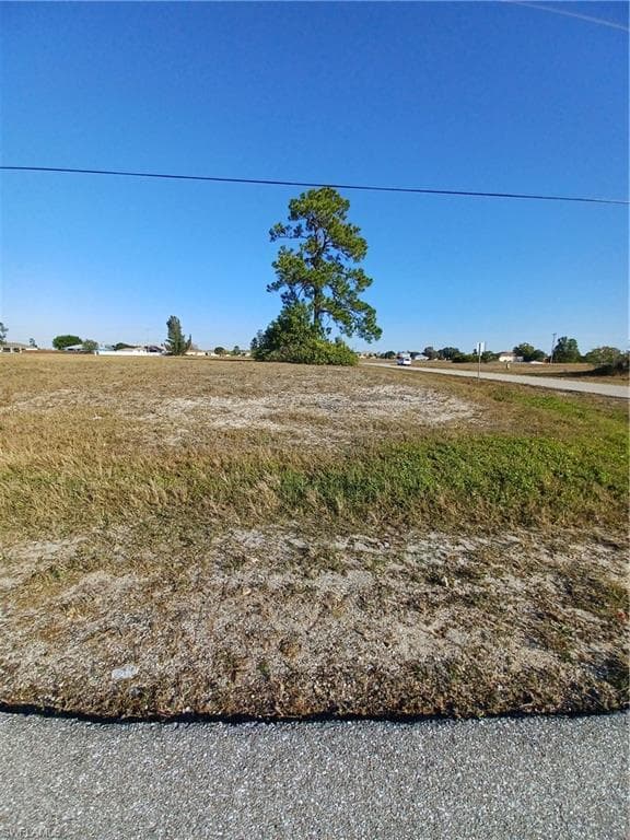 527 NW 15th TER CAPE CORAL, FL 33993