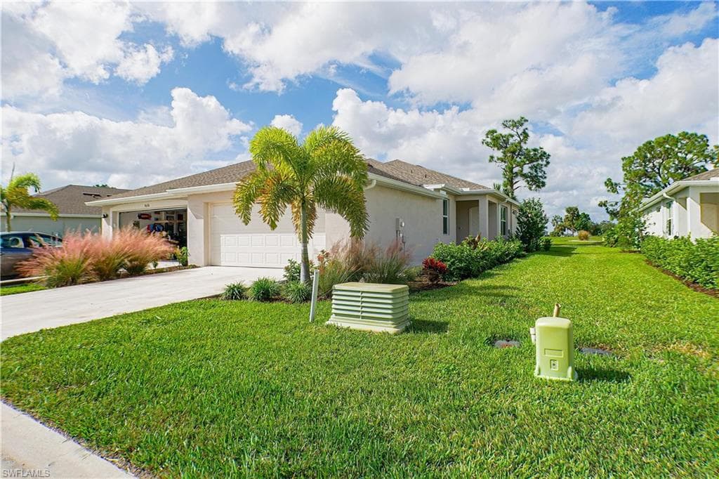 9074 leatherwood LOOP LEHIGH ACRES, FL 33936