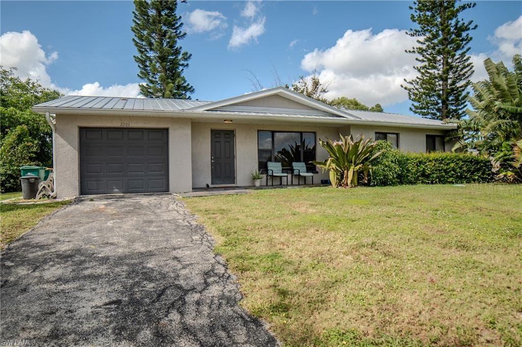 2201 52nd LN SW NAPLES, FL 34116