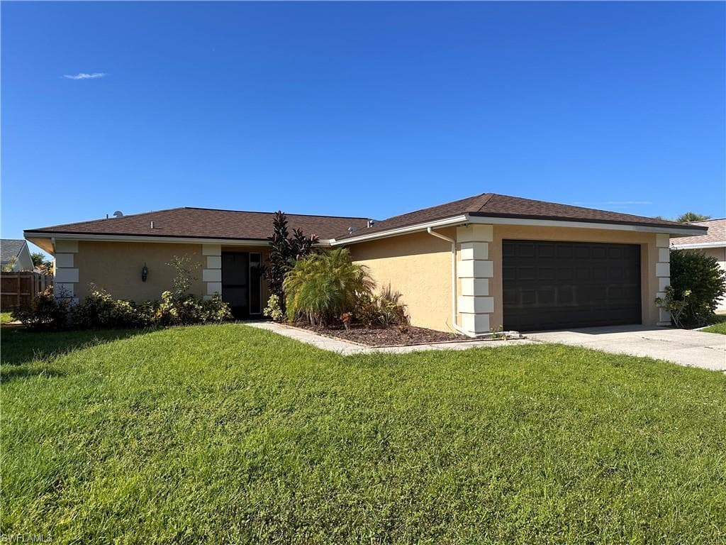9715 Foxglove CIR FORT MYERS, FL 33919