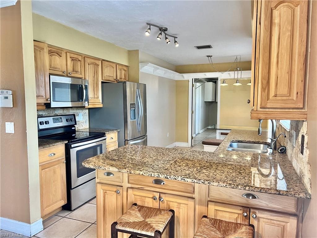 18581 Tampa RD FORT MYERS, FL 33967