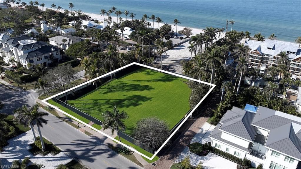 670 GULF SHORE BLVD S NAPLES, FL 34102