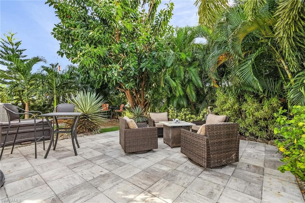 9092 Flamingo CIR NORTH FORT MYERS, FL 33903