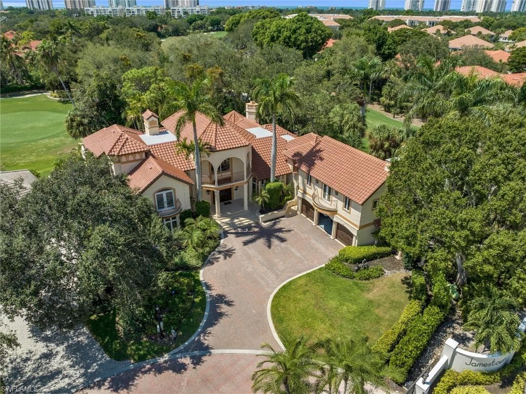 677 Jamestown LN NAPLES, FL 34108