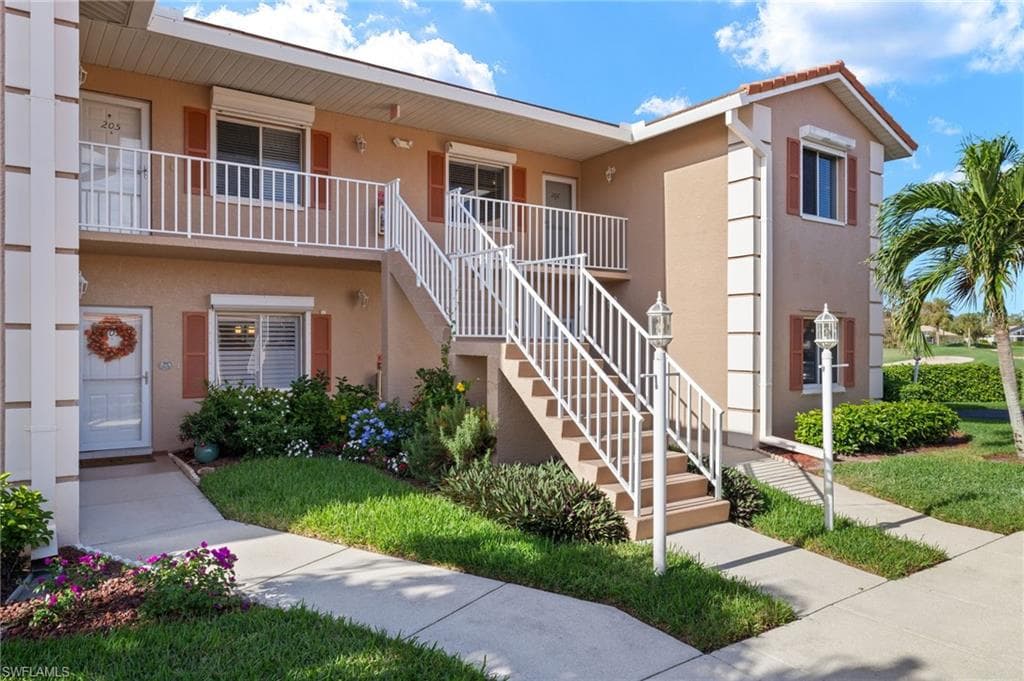 525 Saratoga CIR G-206 NAPLES, FL 34104