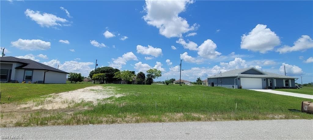 602 NE 16th TER CAPE CORAL, FL 33909