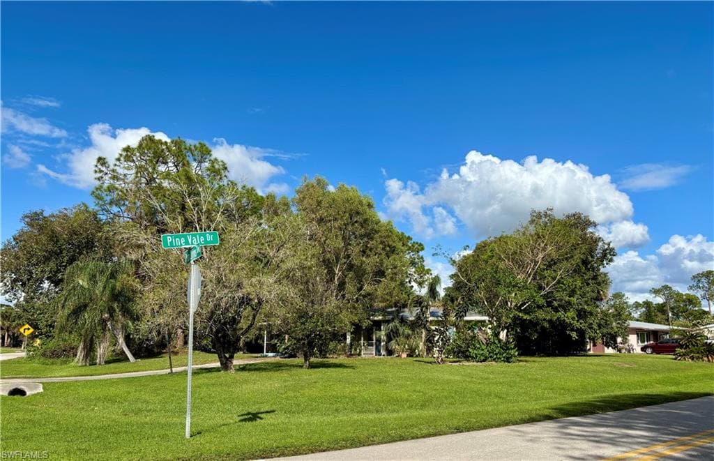 697 Pine Vale DR NAPLES, FL 34104