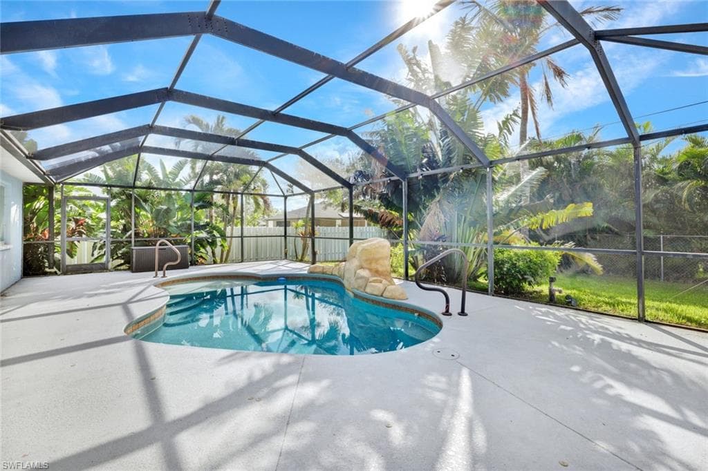 900 SW 28th TER CAPE CORAL, FL 33914