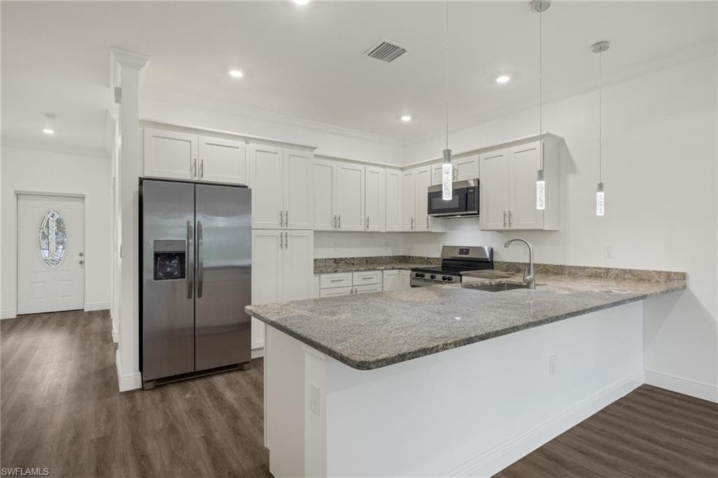 107 Lucille AVE FORT MYERS, FL 33916