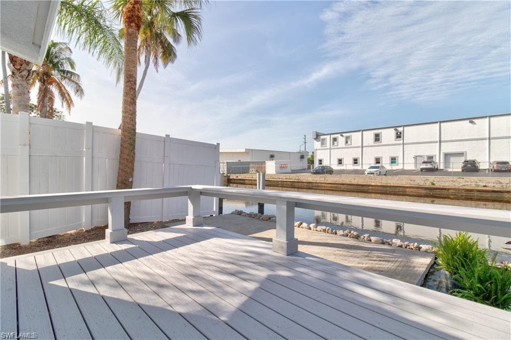 573 13th ST N NAPLES, FL 34102
