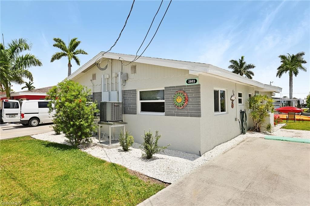 2601/2603 Bayshore DR MATLACHA, FL 33993