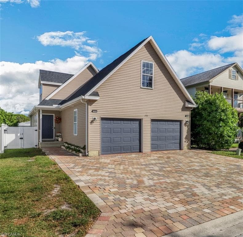 373 Leawood CIR NAPLES, FL 34104