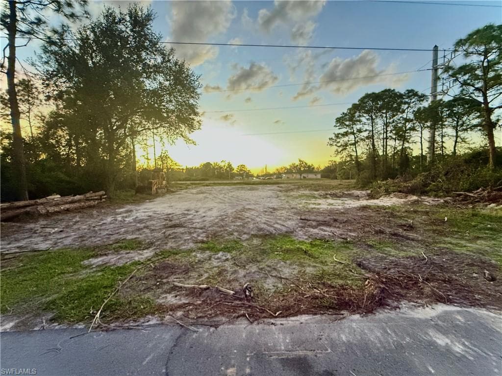 52 Floyd AVE S LEHIGH ACRES, FL 33976