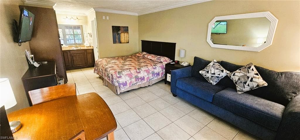 2555 9th ST N 235 NAPLES, FL 34103