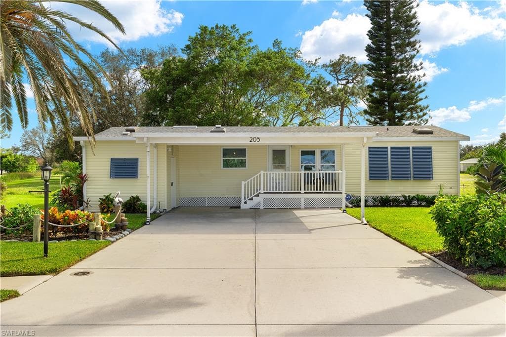 205 Belle Isle CT NAPLES, FL 34112