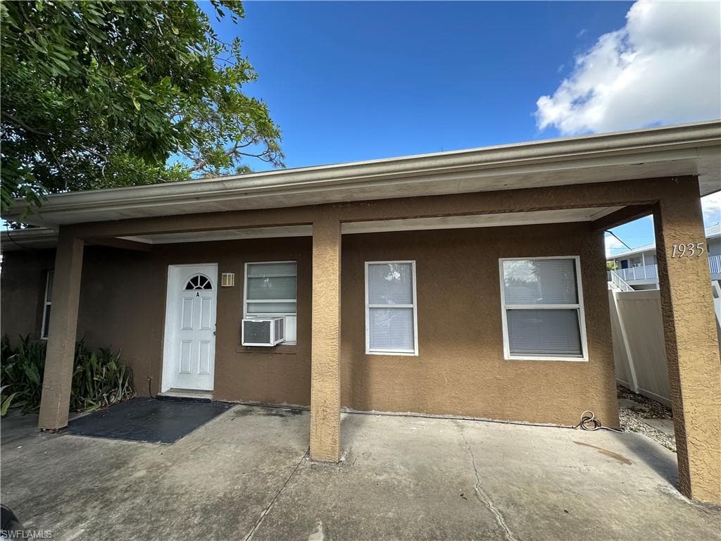 1935 Ricardo AVE FORT MYERS, FL 33901