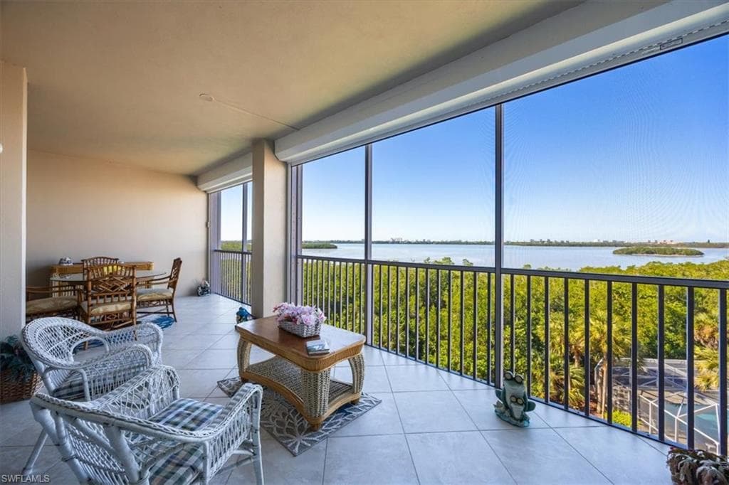 269 Vintage Bay DR C-23 MARCO ISLAND, FL 34145
