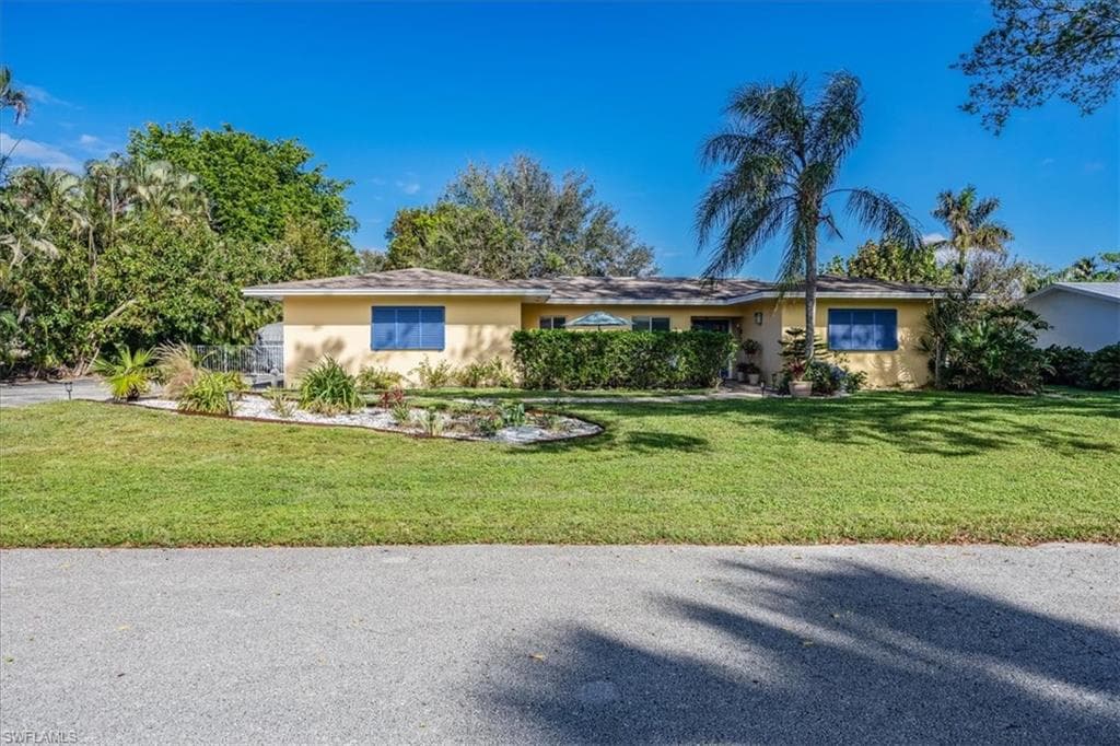 1273 Lastrada LN NAPLES, FL 34103