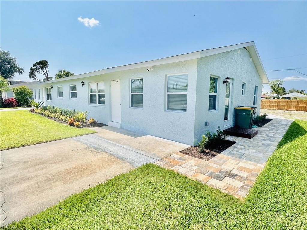 823 92nd AVE N NAPLES, FL 34108