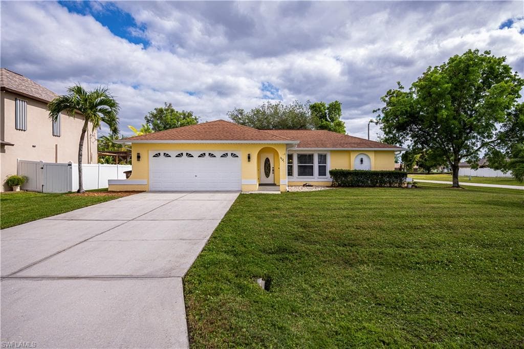 1621 SE 8th PL CAPE CORAL, FL 33990