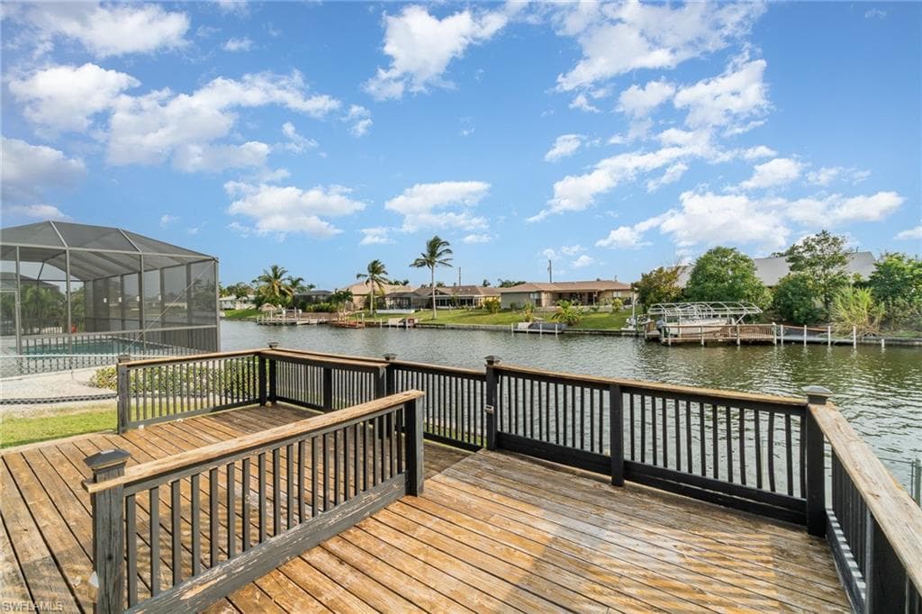 916 SE 14th TER CAPE CORAL, FL 33990
