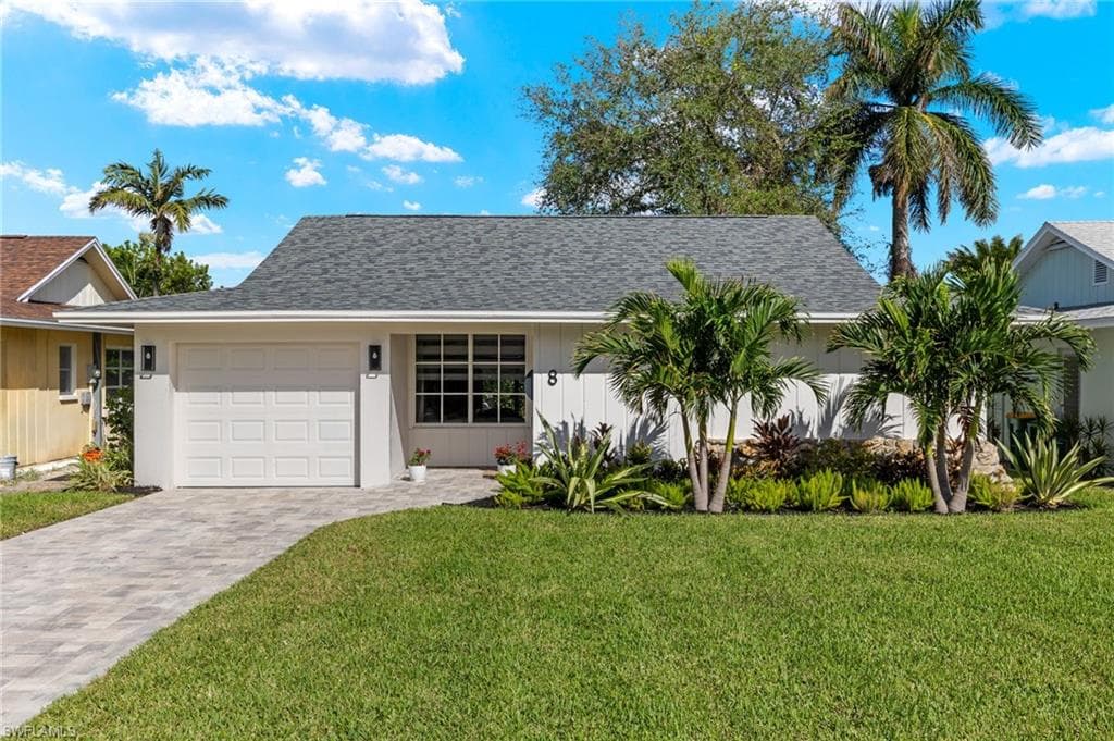 8 Crooked LN 4 NAPLES, FL 34112