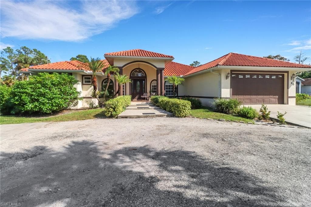 290 2nd ST NE NAPLES, FL 34120