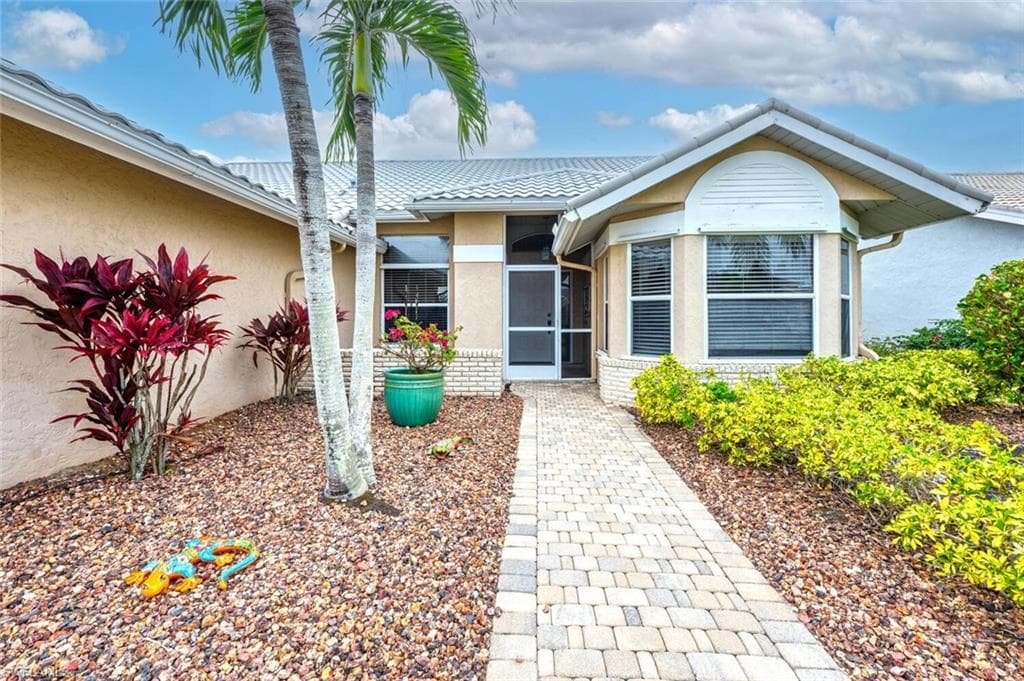 201 Saint James WAY NAPLES, FL 34104