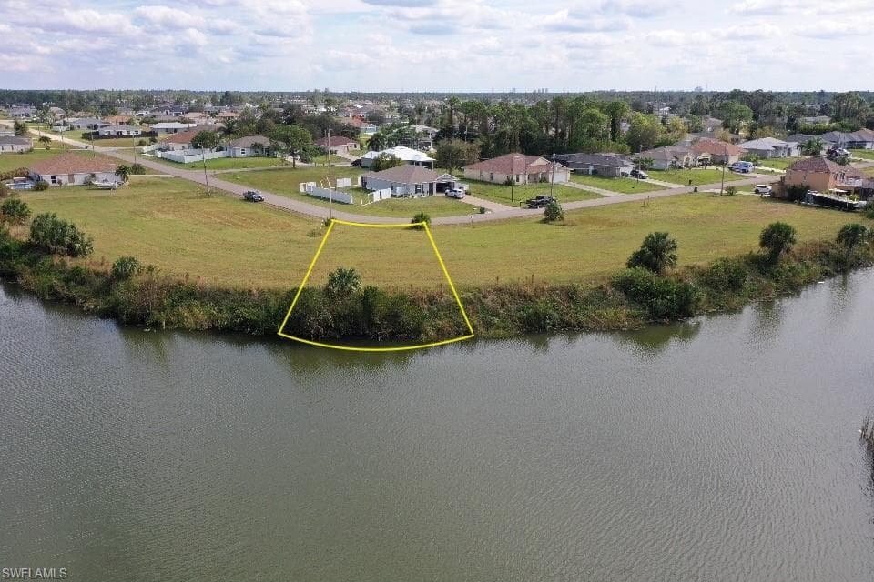 1719 NE 36th LN CAPE CORAL, FL 33909