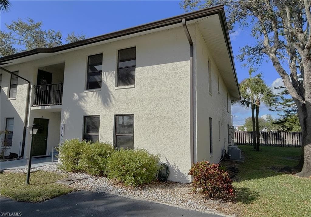 2111 Crystal DR 6 FORT MYERS, FL 33907