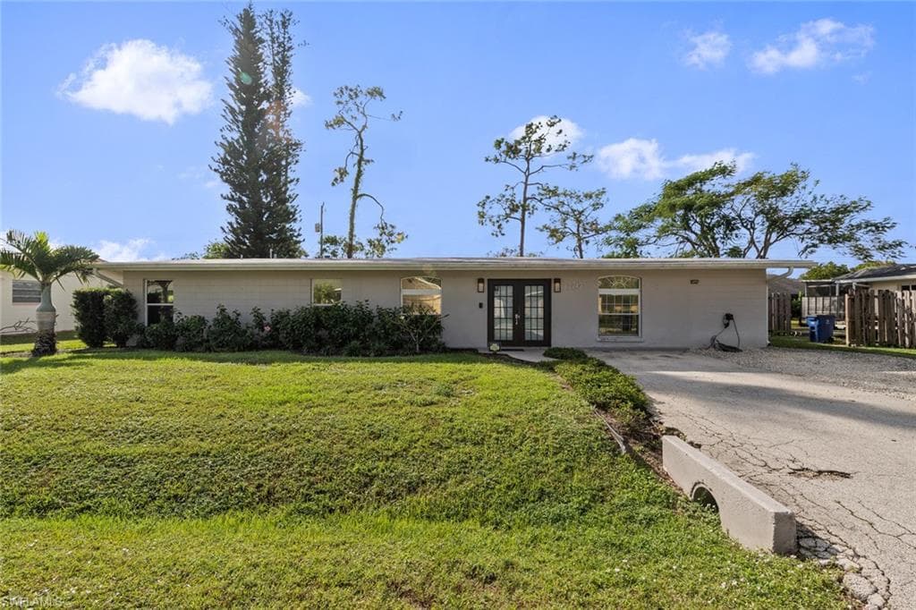 2242 Flora AVE FORT MYERS, FL 33907