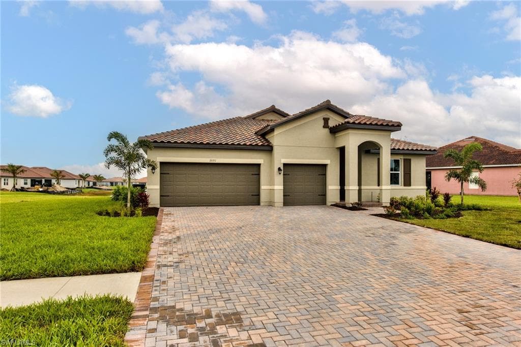 2091 Grove DR NAPLES, FL 34120