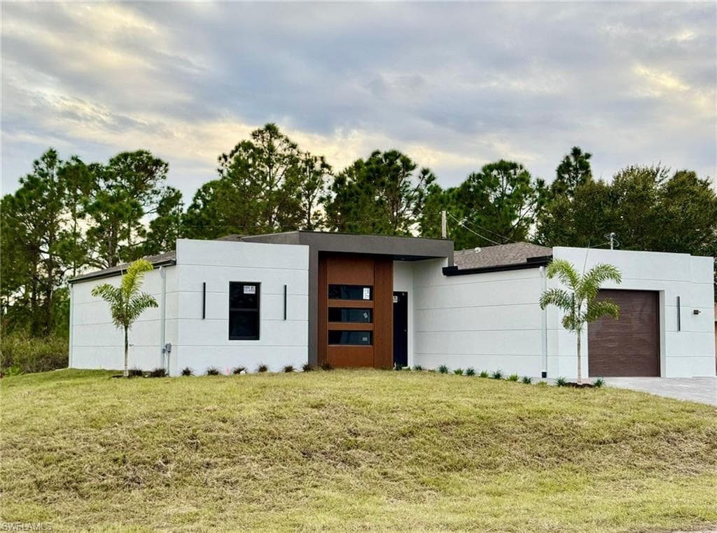 2001 W 11TH ST LEHIGH ACRES, FL 33972