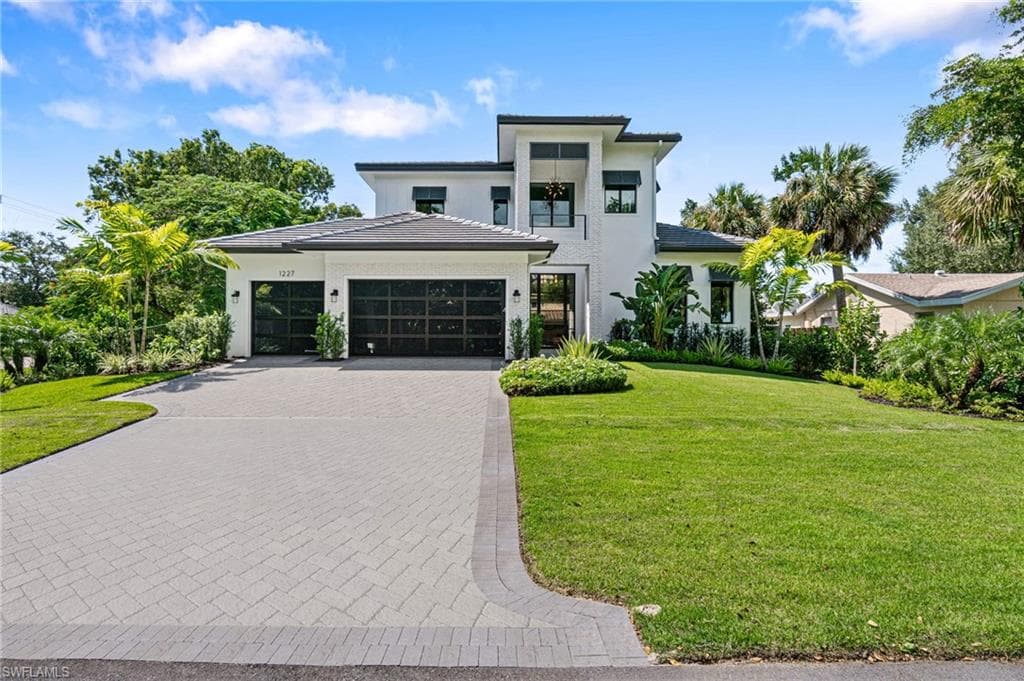 1227 11th ST N NAPLES, FL 34102