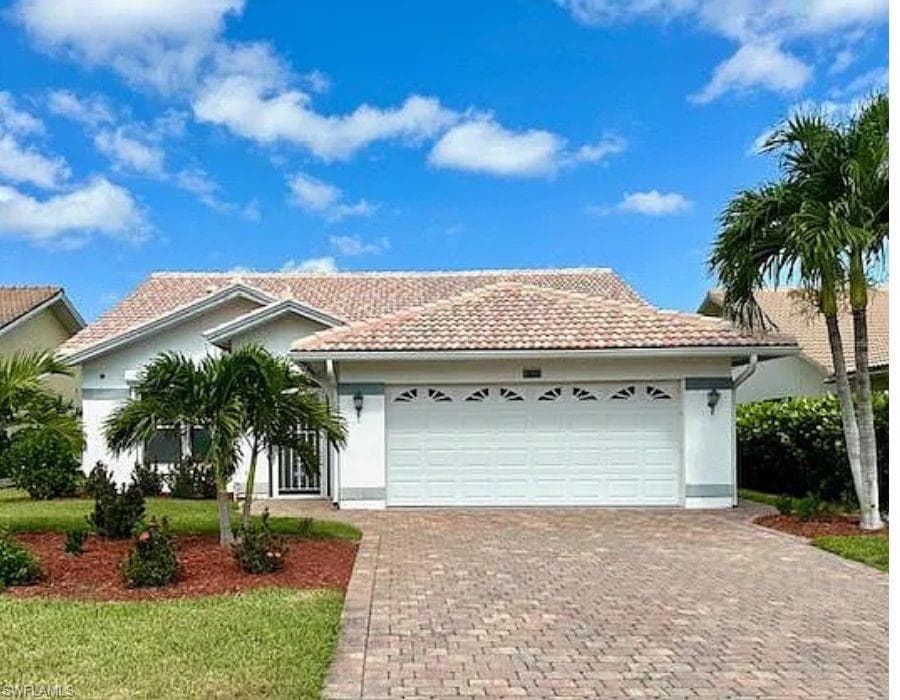 360 Fox Den CIR NAPLES, FL 34104