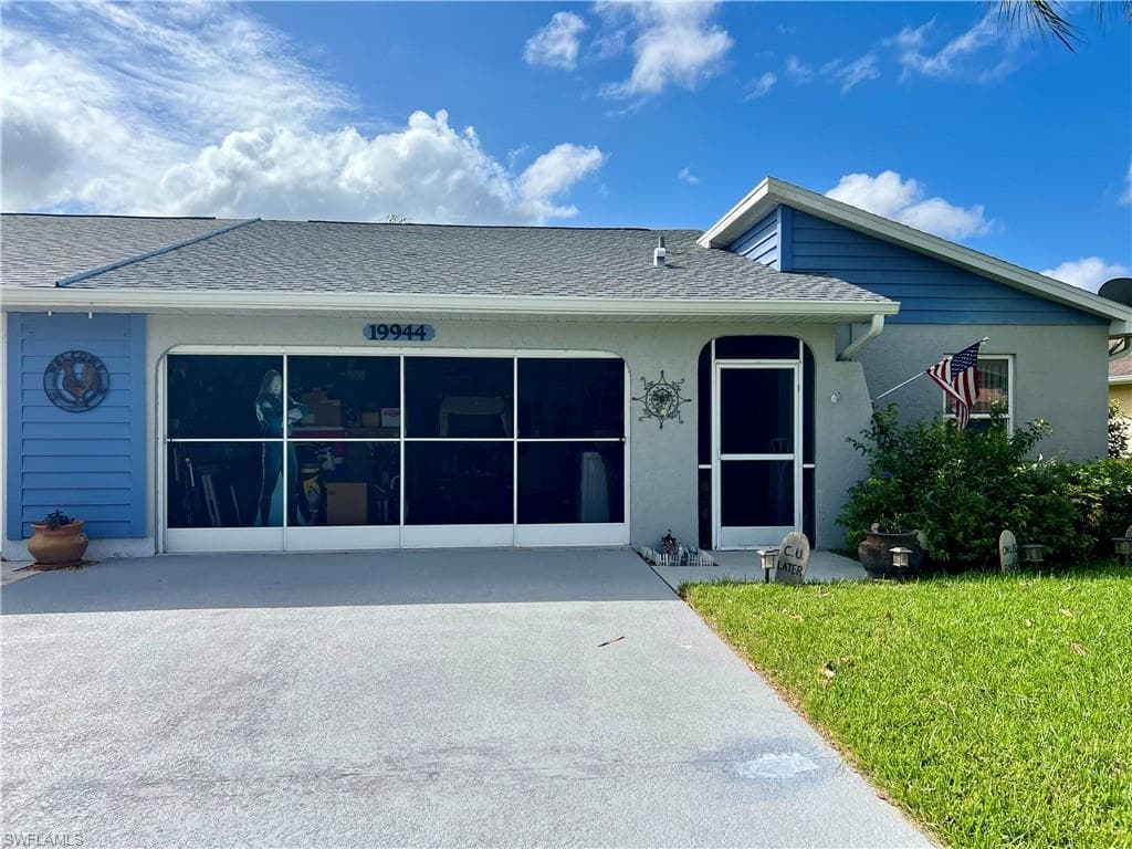 19944 Lake Vista CIR LEHIGH ACRES, FL 33936