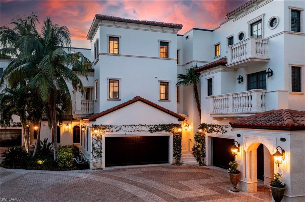 231 Harbour DR 5 NAPLES, FL 34103